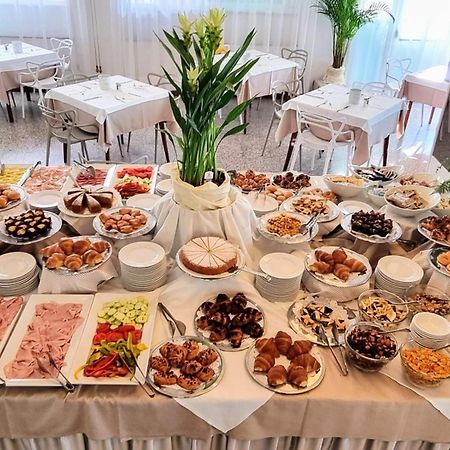Hotel Bristol Lignano Sabbiadoro Kültér fotó