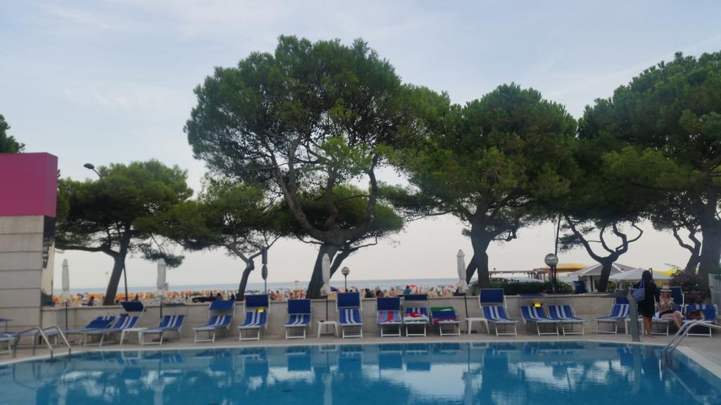 Hotel Bristol Lignano Sabbiadoro Kültér fotó