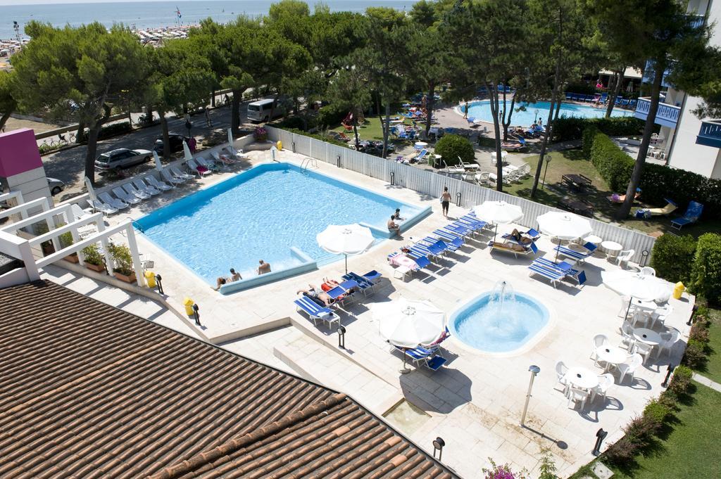 Hotel Bristol Lignano Sabbiadoro Kültér fotó
