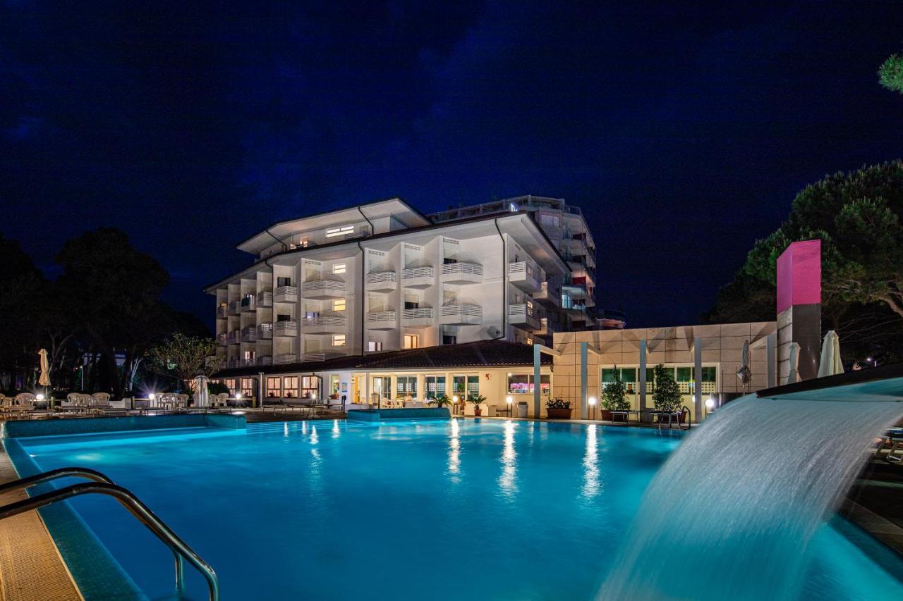 Hotel Bristol Lignano Sabbiadoro Kültér fotó