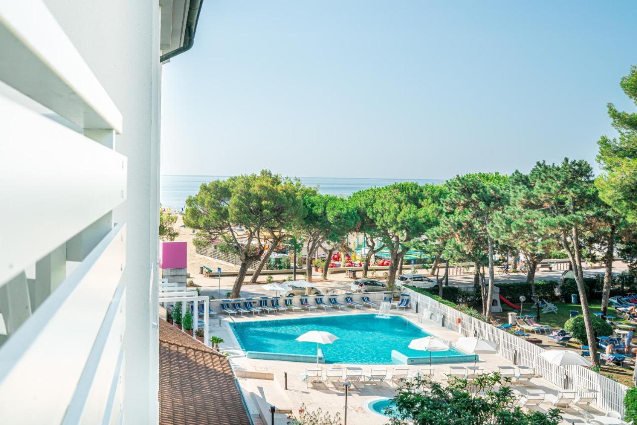 Hotel Bristol Lignano Sabbiadoro Kültér fotó
